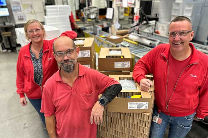 Danfoss spart 300 Tonnen Plastik pro Jahr durch den Wechsel zu kombinierter Wellpappe-Hexacomb-Verpackung