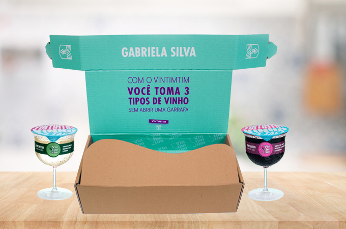 Ve cómo ayudamos a un distribuidor de vino brasileño a enviar vino por copa en un empaque de comercio electrónico impactante y personalizado