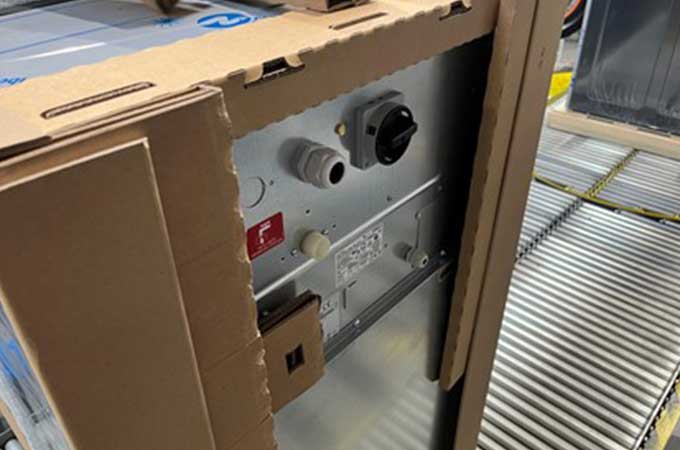 By partnering with Smurfit Westrock, Alliance Laundry Systems replaced rigid foam plastic packaging (EPS) with a recyclable corrugated packaging, maintaining protection while reducing environmental impact, costs, and logistics complexity.